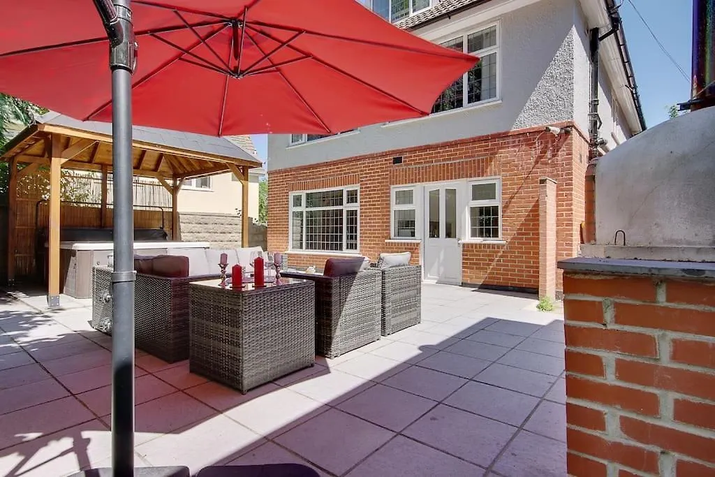 Craig Side Villa With Hot Tub Bournemouth