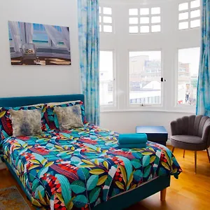 Apartment Seaside Centre - Large 3br, Wifi, 8 Min Walk, Bournemouth